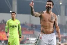 金年会官网-中超球员离队新闻曝光，引发球迷热议的简单介绍