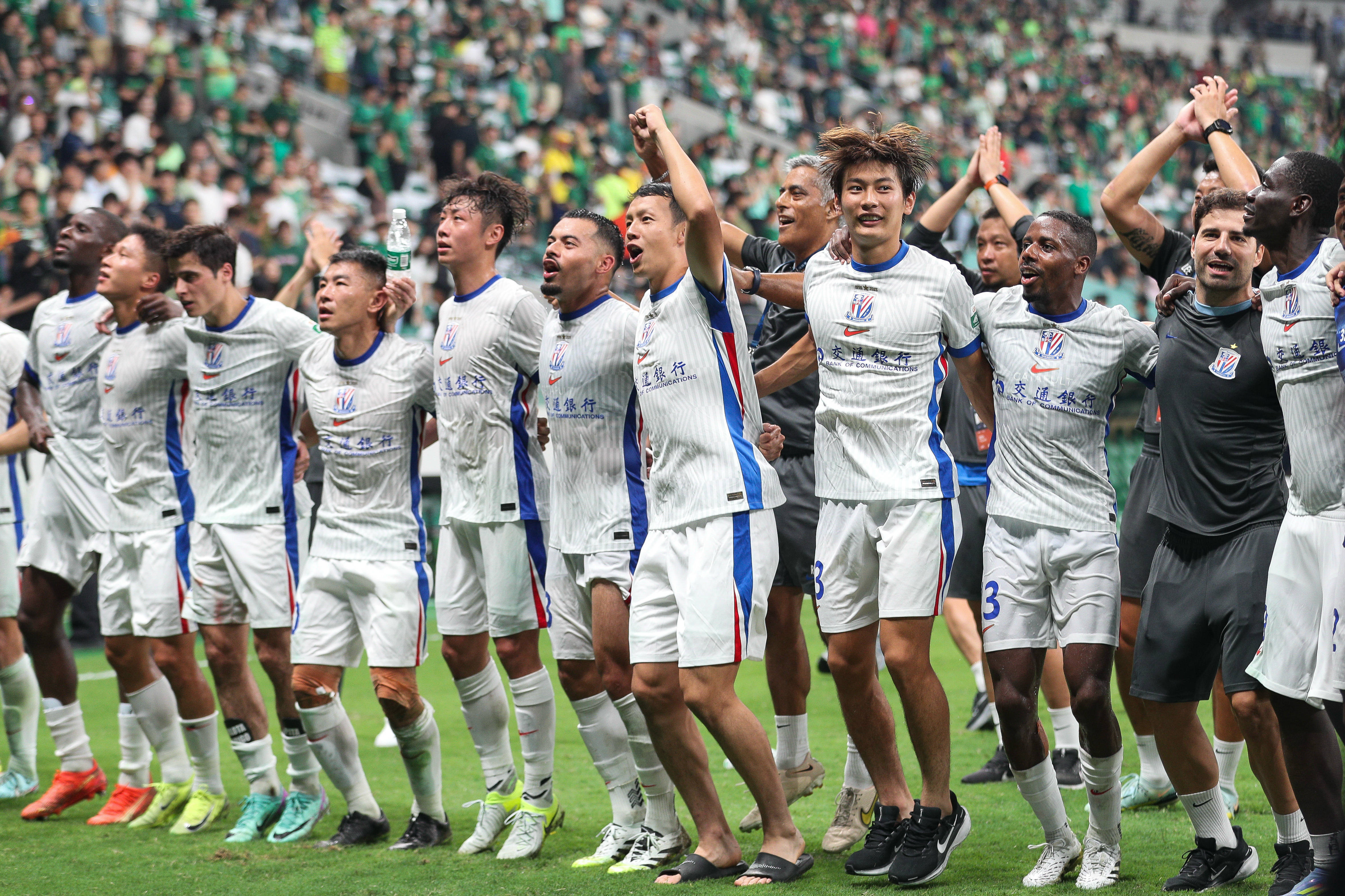 北京中赫国安客场轻松击败上海申花,稳坐榜首的简单介绍 北京中赫国安客场轻松击败上海申花,稳坐榜首的简单介绍