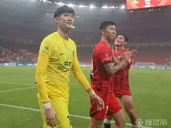 斯特拉斯堡球员向球迷致谢,展望新赛季目标(斯特拉斯堡俱乐部) 斯特拉斯堡球员向球迷致谢,展望新赛季目标(斯特拉斯堡俱乐部)